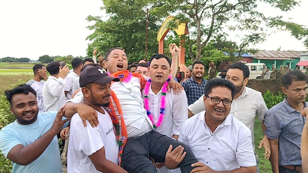 ক্রস ভোট, অবশেষে বিজেপির দখলে বাঁশকান্দি আঞ্চলিক পঞ্চায়েত বোর্ড ক্রস ভোট, অবশেষে বিজেপির দখলে বাঁশকান্দি আঞ্চলিক পঞ্চায়েত বোর্ড