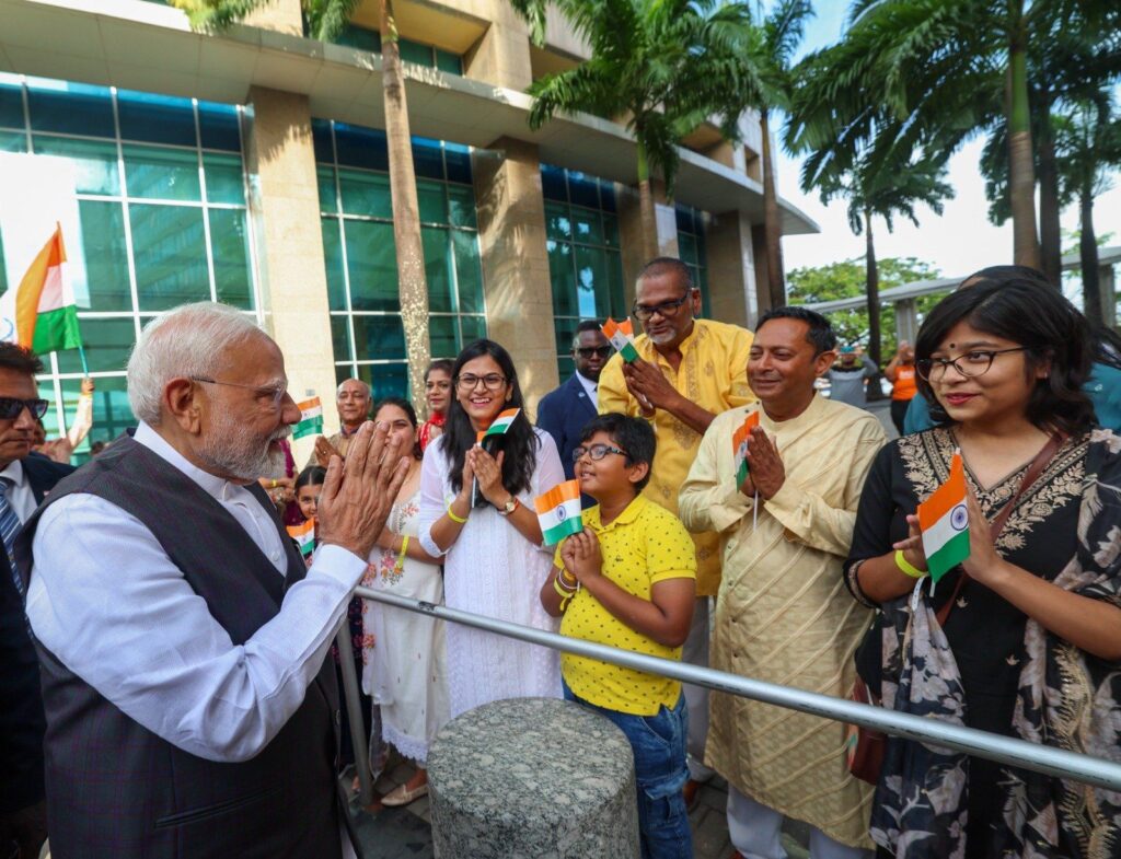 ত্রিনিদাদ ও টোবাগোর প্রধানমন্ত্রীকে ‘বিহার কি বেটি’ সম্মোধন মোদির ত্রিনিদাদ ও টোবাগোর প্রধানমন্ত্রীকে ‘বিহার কি বেটি’ সম্মোধন মোদির