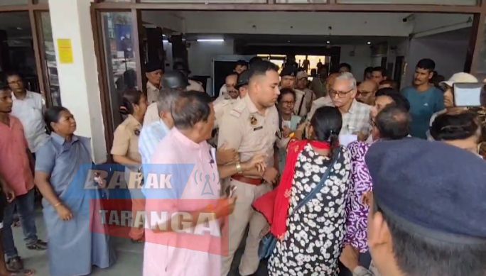দ্বিতীয় রেলপথ নির্মাণের দাবিতে উত্তপ্ত শিলচর রেলস্টেশন চত্বর, গ্রেফতার চার আন্দোলনকারী দ্বিতীয় রেলপথ নির্মাণের দাবিতে উত্তপ্ত শিলচর রেলস্টেশন চত্বর, গ্রেফতার চার আন্দোলনকারী