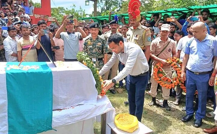 উধারবন্দের বিএসএফ জওয়ান রাজীব নুনিয়াকে রাষ্ট্রীয় মর্যাদায় শেষ বিদায়