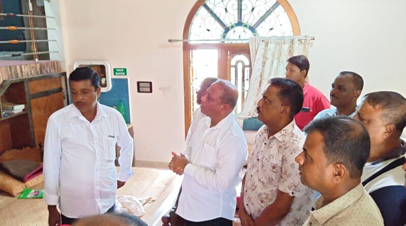 প্রয়াত ইমরান হোসেনের বাড়িতে গিয়ে পরিবারকে সমবেদনা জানালেন পরিমল প্রয়াত ইমরান হোসেনের বাড়িতে গিয়ে পরিবারকে সমবেদনা জানালেন পরিমল