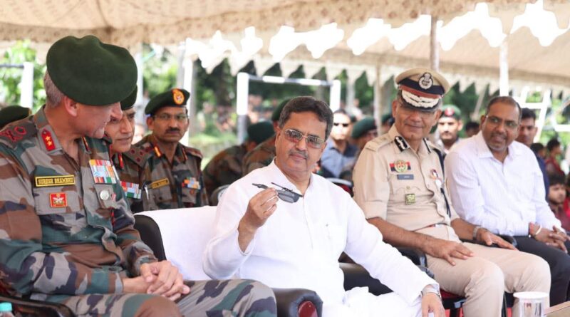 সন্ত্রাস দমনে অত্যাধুনিক ড্রোন প্রযুক্তি, আগরতলায় সেনা-আসাম রাইফেলসের মহড়া দেখলেন মুখ্যমন্ত্রী সন্ত্রাস দমনে অত্যাধুনিক ড্রোন প্রযুক্তি, আগরতলায় সেনা-আসাম রাইফেলসের মহড়া দেখলেন মুখ্যমন্ত্রী