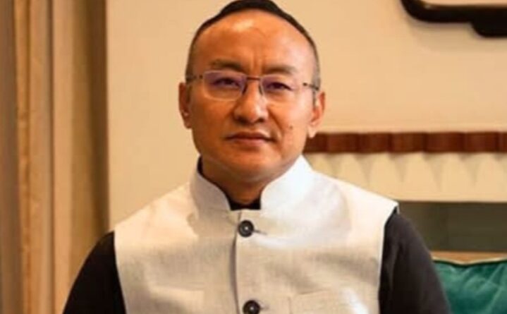 বিজেপির জাতীয় মুখপাত্র প্রাক্তন বিধায়ক এম কিকনের দলত্যাগ