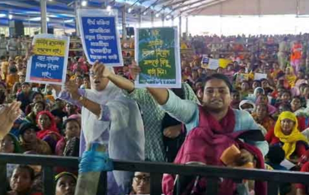 মুখ্যমন্ত্রীর সভায় শোরগোল, নিয়োগের দাবিতে মমতার সামনে প্ল্যাকার্ড হাতে বিক্ষোভ চাকরিপ্রার্থীদের মুখ্যমন্ত্রীর সভায় শোরগোল, নিয়োগের দাবিতে মমতার সামনে প্ল্যাকার্ড হাতে বিক্ষোভ চাকরিপ্রার্থীদের