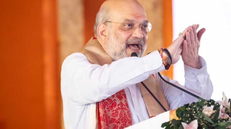 “প্রধানমন্ত্রীকে যত বেশি গালি দেবেন, তত বেশি পদ্ম ফুটবে” রাহুলকে আক্রমণ করে বললেন অমিত শাহ “প্রধানমন্ত্রীকে যত বেশি গালি দেবেন, তত বেশি পদ্ম ফুটবে” রাহুলকে আক্রমণ করে বললেন অমিত শাহ