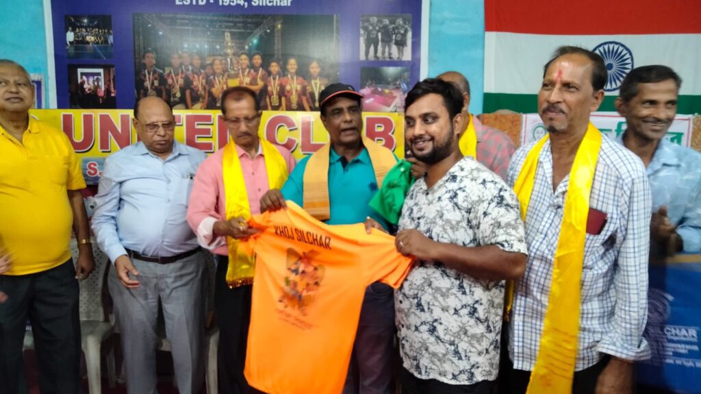 টিটি খেলোয়াড়দের টি-শার্ট উপহার, ইউনাইটেড ক্লাবের কমিটিকে সংবর্ধনা খোঁজের টিটি খেলোয়াড়দের টি-শার্ট উপহার, ইউনাইটেড ক্লাবের কমিটিকে সংবর্ধনা খোঁজের