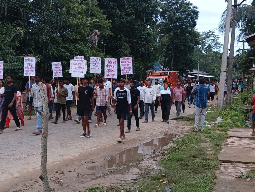 দেবজিৎ হত্যাকাণ্ড : হাজার হাজার জনতা বিচার চেয়ে প্রতিবাদে সোচ্চার দেবজিৎ হত্যাকাণ্ড : হাজার হাজার জনতা বিচার চেয়ে প্রতিবাদে সোচ্চার