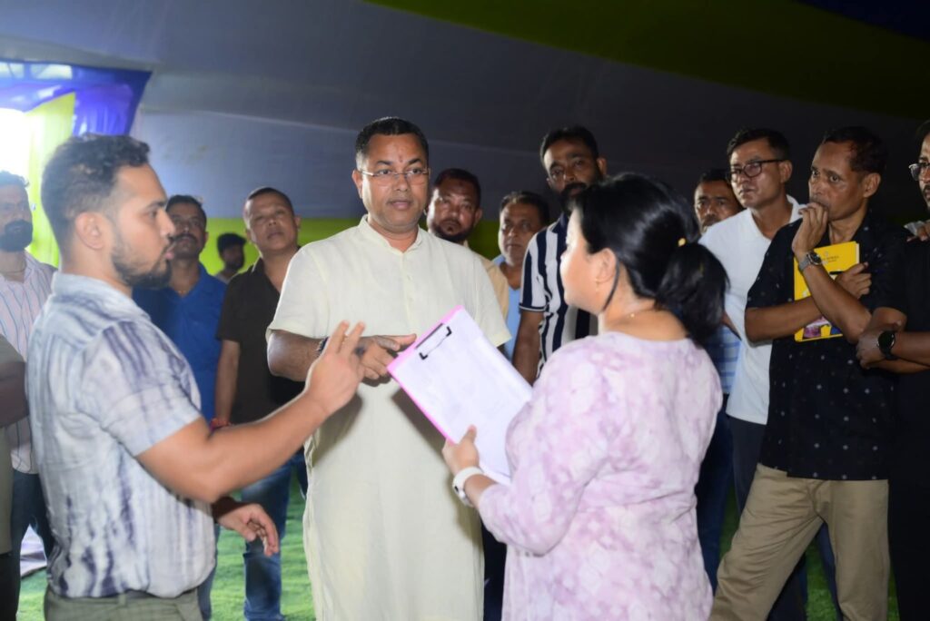 গুয়াহাটি থেকে ফিরে সোজা মুখ্যমন্ত্রীর সভাস্থল মুণ্ডমালা মাঠে মন্ত্রী কৃষ্ণেন্দু, খতিয়ে দেখলেন গুয়াহাটি থেকে ফিরে সোজা মুখ্যমন্ত্রীর সভাস্থল মুণ্ডমালা মাঠে মন্ত্রী কৃষ্ণেন্দু, খতিয়ে দেখলেন