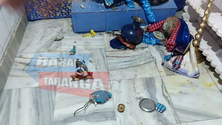 শিলচরের ন্যাশনাল হাইওয়ে পয়েন্টে শনি মন্দিরে চুরি, উত্তেজনা, অবরোধ শিলচরের ন্যাশনাল হাইওয়ে পয়েন্টে শনি মন্দিরে চুরি, উত্তেজনা, অবরোধ