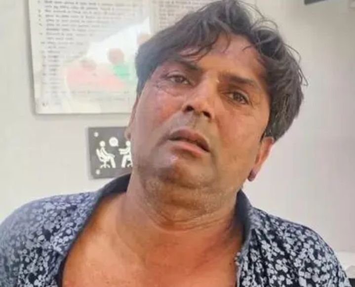বাসভবনে জনশুনানি চলাকালীন মুখ্যমন্ত্রীকে থাপ্পড়, গ্রেফতার যুবক বাসভবনে জনশুনানি চলাকালীন মুখ্যমন্ত্রীকে থাপ্পড়, গ্রেফতার যুবক