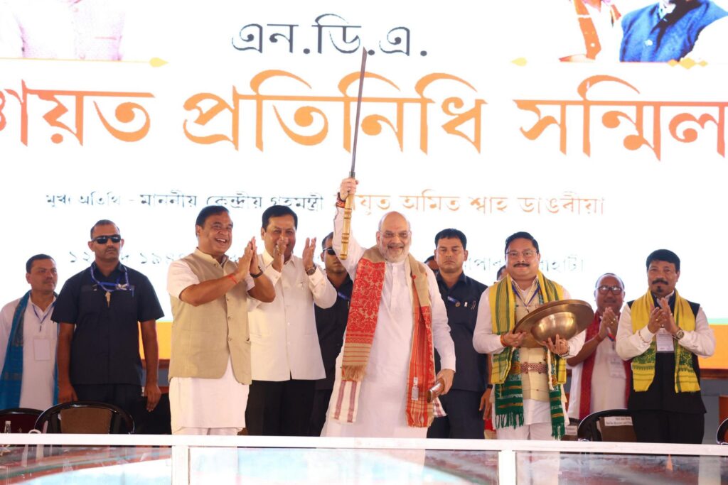 “প্রধানমন্ত্রীকে যত বেশি গালি দেবেন, তত বেশি পদ্ম ফুটবে” রাহুলকে আক্রমণ করে বললেন অমিত শাহ “প্রধানমন্ত্রীকে যত বেশি গালি দেবেন, তত বেশি পদ্ম ফুটবে” রাহুলকে আক্রমণ করে বললেন অমিত শাহ