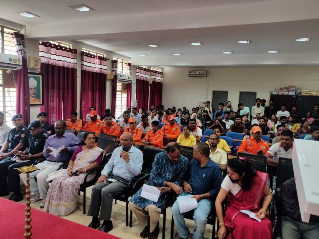 গবেষণাগারে রাসায়নিক ঝুঁকি নিয়ে কর্মশালা আসাম বিশ্ববিদ্যালয়ে গবেষণাগারে রাসায়নিক ঝুঁকি নিয়ে কর্মশালা আসাম বিশ্ববিদ্যালয়ে