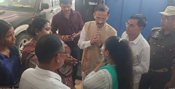 āĻŦāĻžāĻĄāĻŧāĻŋāϤ⧠āĻāĻŋāϝāĻŧā§ āĻā§āĻŦāĻŋāύā§āϰ āĻĒā§āϰāϤāĻŋ āĻļā§āϰāĻĻā§āϧāĻž āĻ āĻāϰāĻŋāĻŽāĻžāĻā§ āϏāĻŽāĻŦā§āĻĻāύāĻž āĻāĻžāύāĻžāϞā§āύ āĻĒā§āϰāĻĻā§āĻĒ āϏāĻš āĻĒā§āϰāϤāĻŋāύāĻŋāϧāĻŋ āĻĻāϞ āĻŦāĻžāĻĄāĻŧāĻŋāϤ⧠āĻāĻŋāϝāĻŧā§ āĻā§āĻŦāĻŋāύā§āϰ āĻĒā§āϰāϤāĻŋ āĻļā§āϰāĻĻā§āϧāĻž āĻ āĻāϰāĻŋāĻŽāĻžāĻā§ āϏāĻŽāĻŦā§āĻĻāύāĻž āĻāĻžāύāĻžāϞā§āύ āĻĒā§āϰāĻĻā§āĻĒ āϏāĻš āĻĒā§āϰāϤāĻŋāύāĻŋāϧāĻŋ āĻĻāϞ