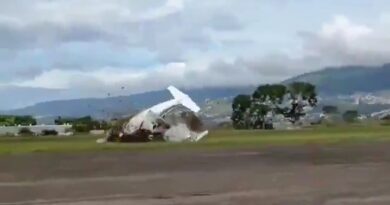 টেক অফের পরেই আছড়ে পড়ল ফ্লাইট, নিমেষে আগুনে ঢেকে গেল টেক অফের পরেই আছড়ে পড়ল ফ্লাইট, নিমেষে আগুনে ঢেকে গেল