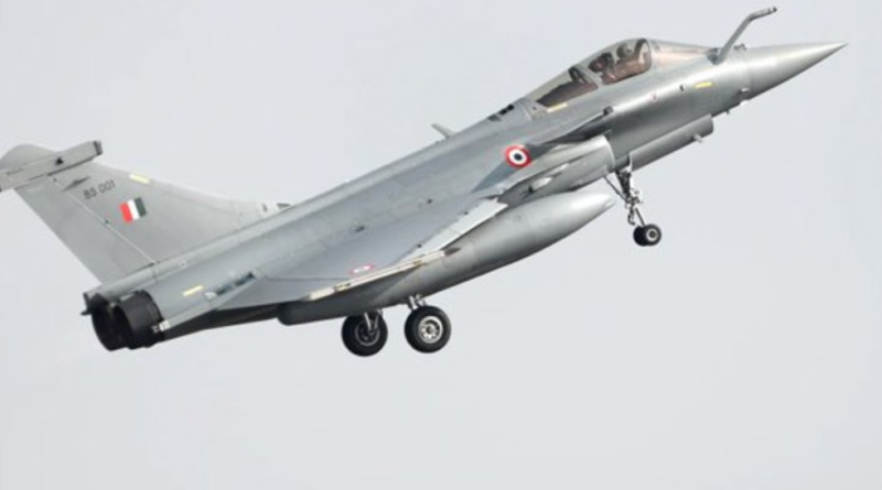 রাফাল যুদ্ধবিমানে প্রথম রাষ্ট্রপতি হিসেবে উঠলেন মুর্মু