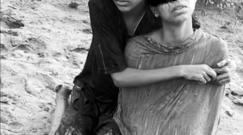 দুই শিশুকে কাঁধে নিয়ে নদীতে নেমে পড়লেন মহিলা, পুলিশ ও জনতার তৎপরতায় উদ্ধার দুই শিশুকে কাঁধে নিয়ে নদীতে নেমে পড়লেন মহিলা, পুলিশ ও জনতার তৎপরতায় উদ্ধার