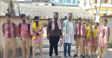 শিলচরে ছাত্র সংগ্রাম পরিষদে যোগদান রাধামাধব কলেজের একদল ছাত্রছাত্রীর