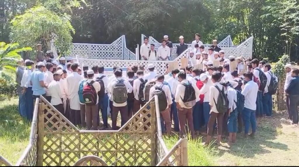 অধ্যাপক কমরুল হককে শ্রদ্ধার সঙ্গে স্মরণ, সিবিআই তদন্তের দাবি অধ্যাপক কমরুল হককে শ্রদ্ধার সঙ্গে স্মরণ, সিবিআই তদন্তের দাবি