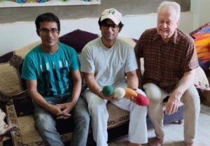 গণেশ নন্দীর ছেঁড়া কাপড়ের চিত্র ও ভাস্কর্য গেল লন্ডনে গণেশ নন্দীর ছেঁড়া কাপড়ের চিত্র ও ভাস্কর্য গেল লন্ডনে