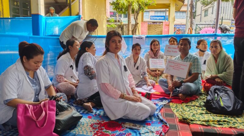 বিভিন্ন দাবিতে তিন দিনব্যাপী ধর্মঘট ও কর্মবিরতি এনএইচএম কর্মীদের বিভিন্ন দাবিতে তিন দিনব্যাপী ধর্মঘট ও কর্মবিরতি এনএইচএম কর্মীদের