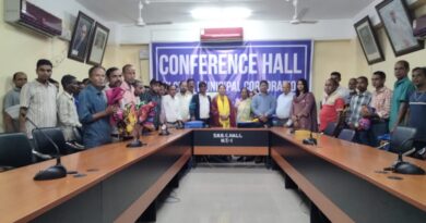 পুর নিগমের সাফাই কর্মীদের মধ্যে কম্বল বিতরণ খোঁজের