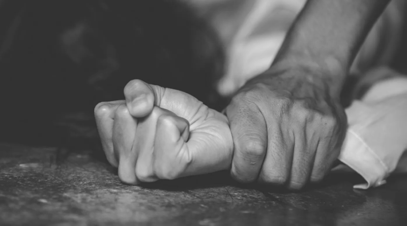 নাবালিকা ছাত্রীকে বাগানে নিয়ে কুকাণ্ড