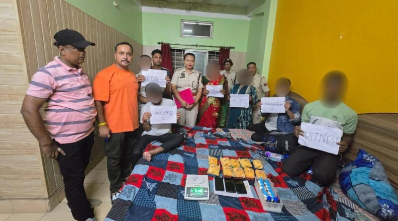 হোটেল থেকে বিপুল পরিমাণ হেরোইনসহ গ্রেফতার ৪ হোটেল থেকে বিপুল পরিমাণ হেরোইনসহ গ্রেফতার ৪