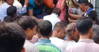 আমড়াঘাটে আলুর চারা বণ্টনে উত্তেজনা, বঞ্চিত প্রকৃত কৃষক