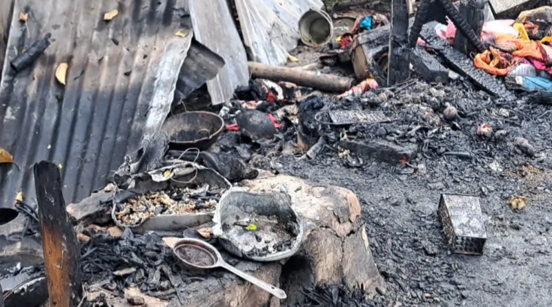 উধারবন্দে অগ্নিকাণ্ডে ক্ষতিগ্রস্ত পরিবারের পাশে বিধায়ক, কংগ্রেসও উধারবন্দে অগ্নিকাণ্ডে ক্ষতিগ্রস্ত পরিবারের পাশে বিধায়ক, কংগ্রেসও