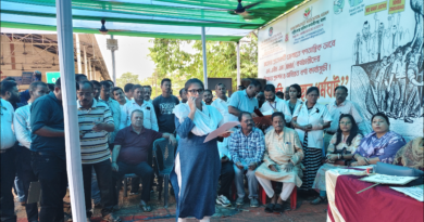 এনএইচএম কর্মচারীদের ধর্মঘটে সামিল সুস্মিতা-খলিল