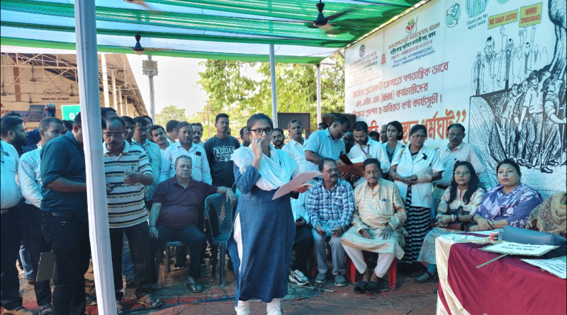 এনএইচএম কর্মচারীদের ধর্মঘটে সামিল সুস্মিতা-খলিল এনএইচএম কর্মচারীদের ধর্মঘটে সামিল সুস্মিতা-খলিল