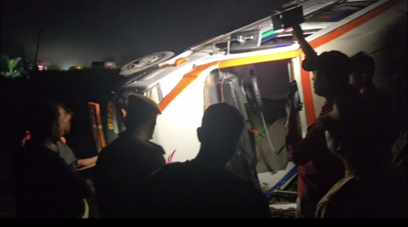 শ্রীভূমির সুপ্রাকান্দিতে ভয়াবহ সড়ক দুর্ঘটনা, আহত ৩০ শ্রীভূমির সুপ্রাকান্দিতে ভয়াবহ সড়ক দুর্ঘটনা, আহত ৩০